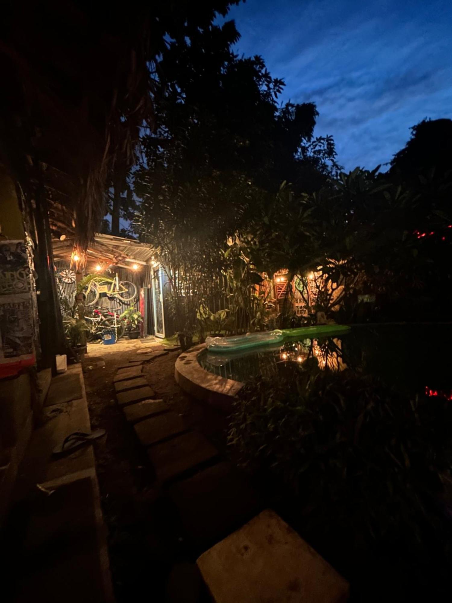 Losmanos Hostel Yogyakarta Kültér fotó