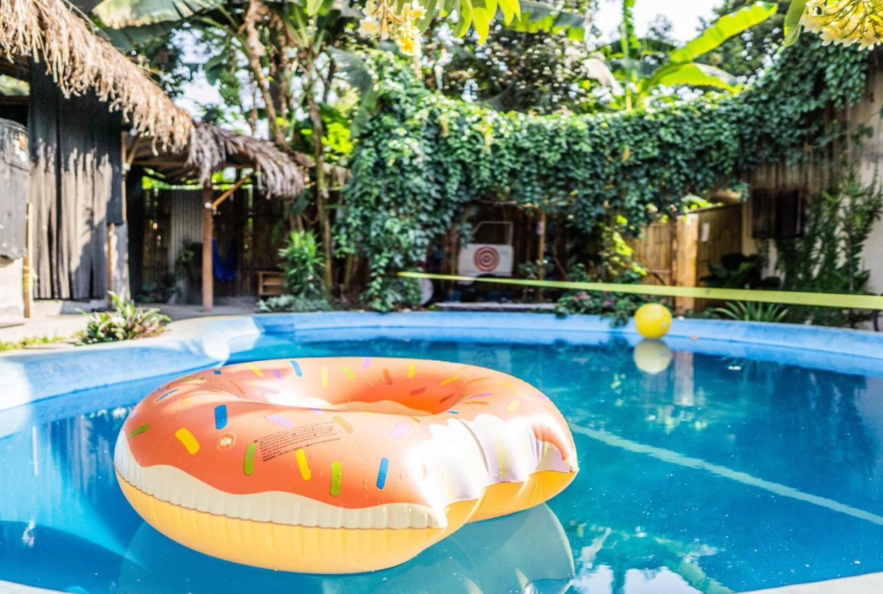 Losmanos Hostel Yogyakarta Kültér fotó