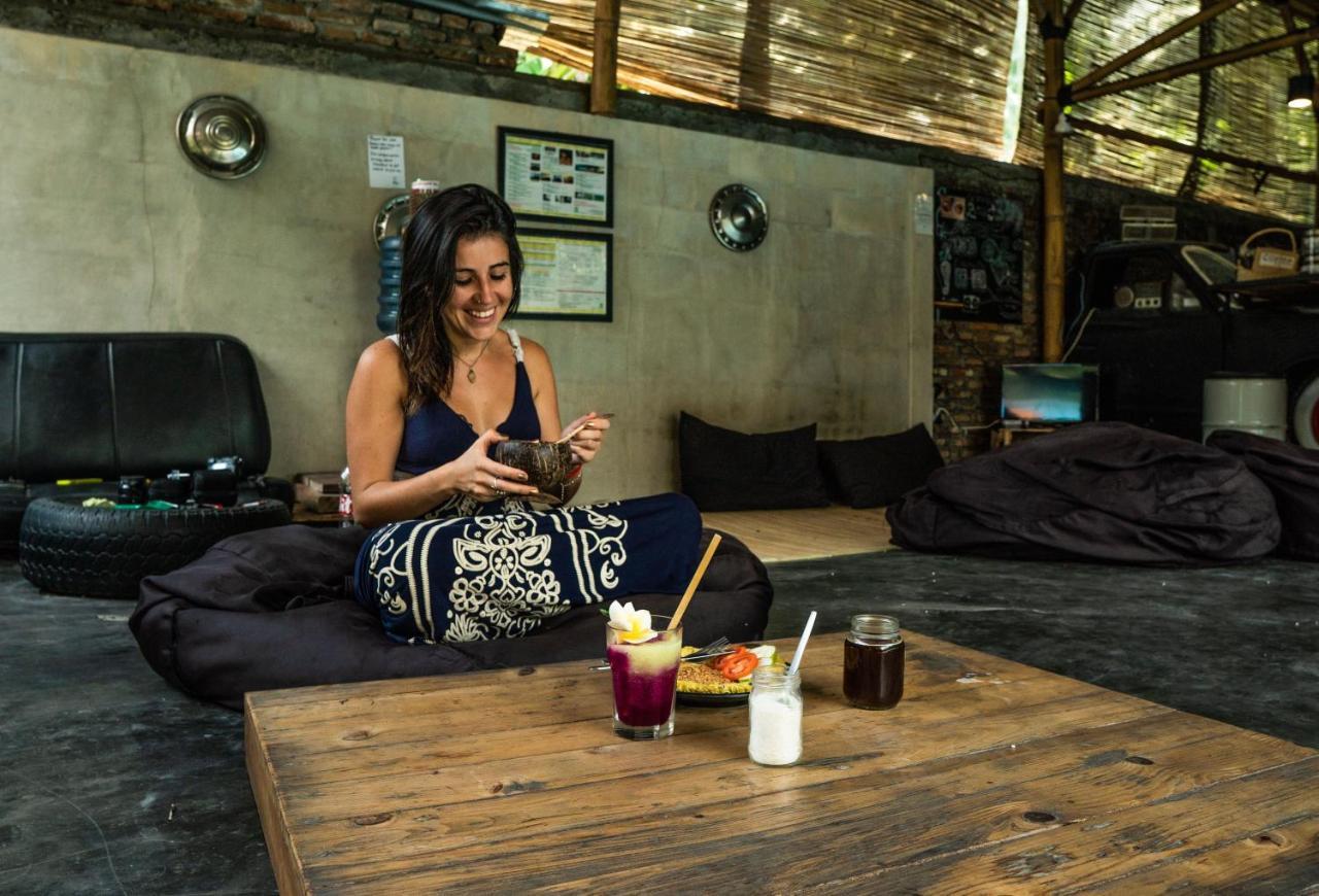 Losmanos Hostel Yogyakarta Kültér fotó