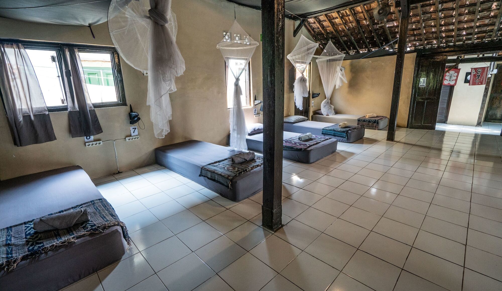 Losmanos Hostel Yogyakarta Kültér fotó